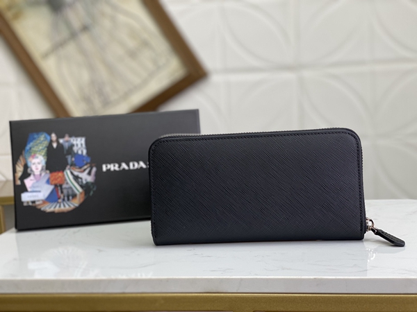 プラダ財布コピー背面デザイン